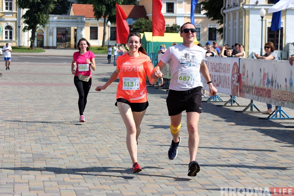 Трэцяя "Гарадзенская вандроўка” прайшла па вуліцах Гродна (ШУКАЙЦЕ СЯБЕ) Трэцяя "Гарадзенская вандроўка” прайшла па вуліцах Гродна (ШУКАЙЦЕ СЯБЕ)