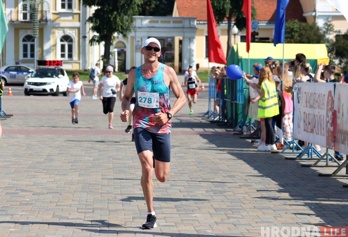 Трэцяя "Гарадзенская вандроўка” прайшла па вуліцах Гродна (ШУКАЙЦЕ СЯБЕ) Трэцяя "Гарадзенская вандроўка” прайшла па вуліцах Гродна (ШУКАЙЦЕ СЯБЕ)