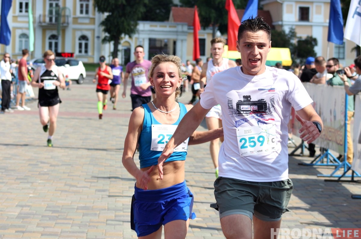 Трэцяя "Гарадзенская вандроўка” прайшла па вуліцах Гродна (ШУКАЙЦЕ СЯБЕ) Трэцяя "Гарадзенская вандроўка” прайшла па вуліцах Гродна (ШУКАЙЦЕ СЯБЕ)