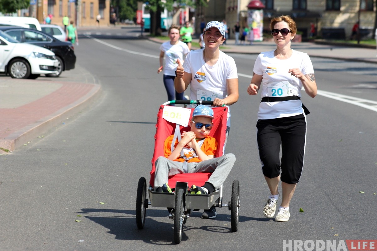 Трэцяя "Гарадзенская вандроўка” прайшла па вуліцах Гродна (ШУКАЙЦЕ СЯБЕ) Трэцяя "Гарадзенская вандроўка” прайшла па вуліцах Гродна (ШУКАЙЦЕ СЯБЕ)