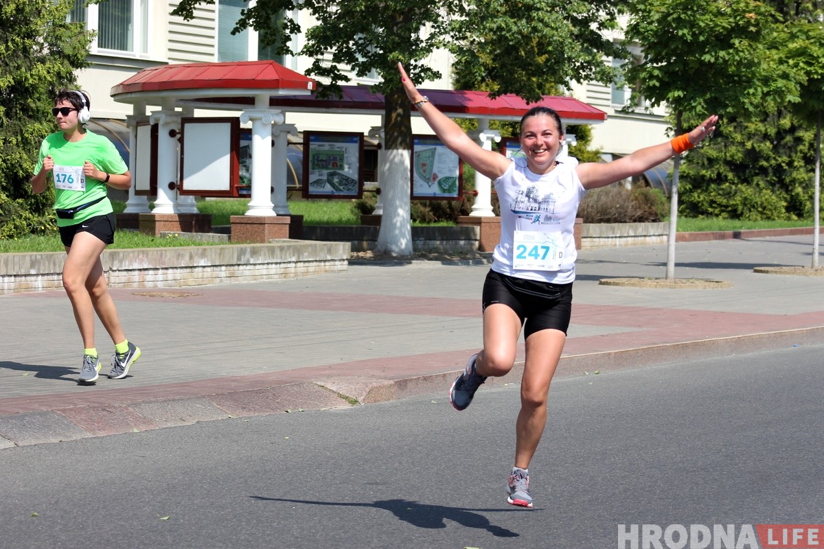 Трэцяя "Гарадзенская вандроўка” прайшла па вуліцах Гродна (ШУКАЙЦЕ СЯБЕ) Трэцяя "Гарадзенская вандроўка” прайшла па вуліцах Гродна (ШУКАЙЦЕ СЯБЕ)