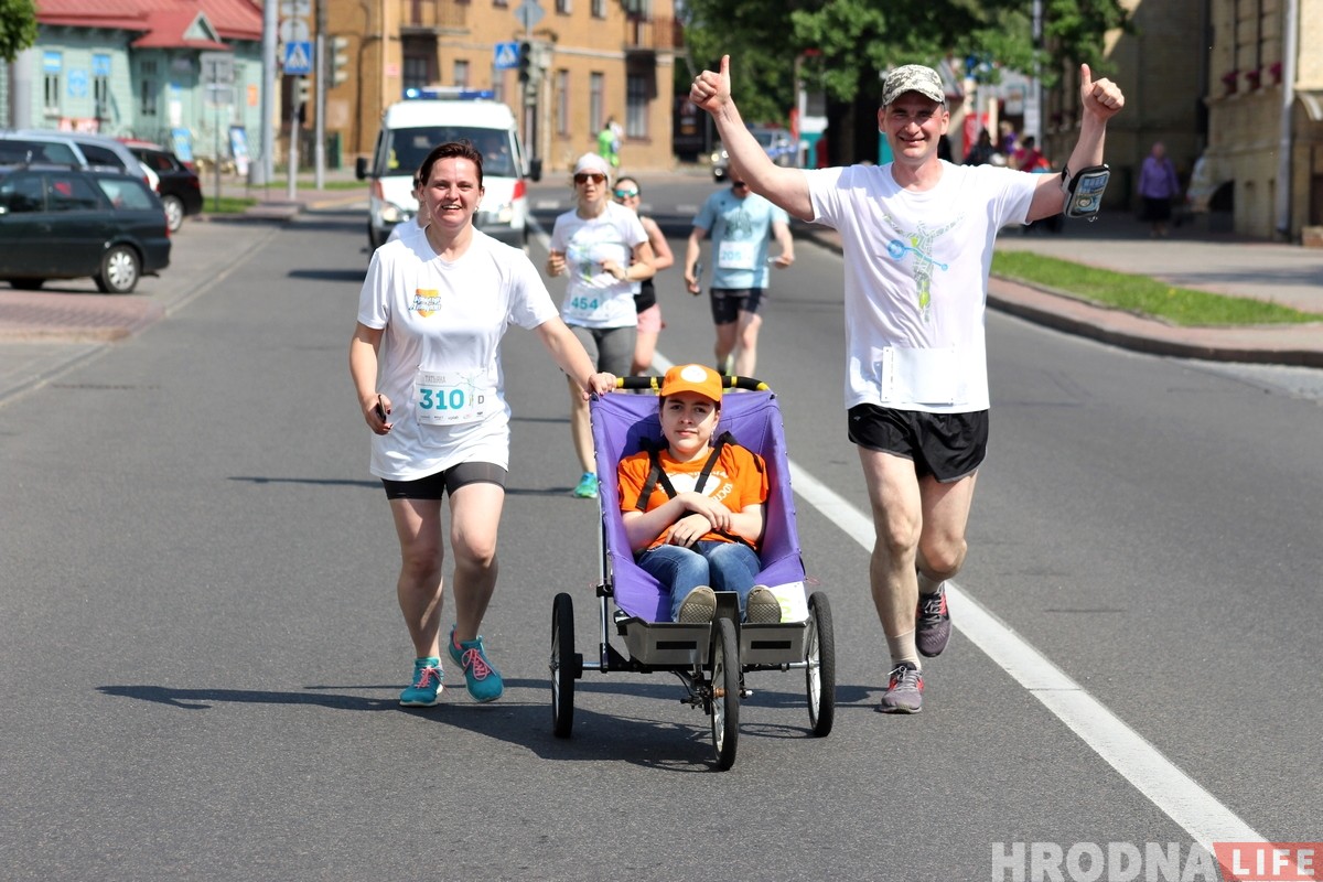 Трэцяя "Гарадзенская вандроўка” прайшла па вуліцах Гродна (ШУКАЙЦЕ СЯБЕ) Трэцяя "Гарадзенская вандроўка” прайшла па вуліцах Гродна (ШУКАЙЦЕ СЯБЕ)