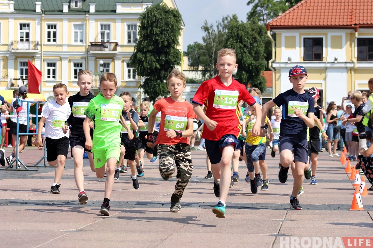 Трэцяя "Гарадзенская вандроўка” прайшла па вуліцах Гродна (ШУКАЙЦЕ СЯБЕ) Трэцяя "Гарадзенская вандроўка” прайшла па вуліцах Гродна (ШУКАЙЦЕ СЯБЕ)