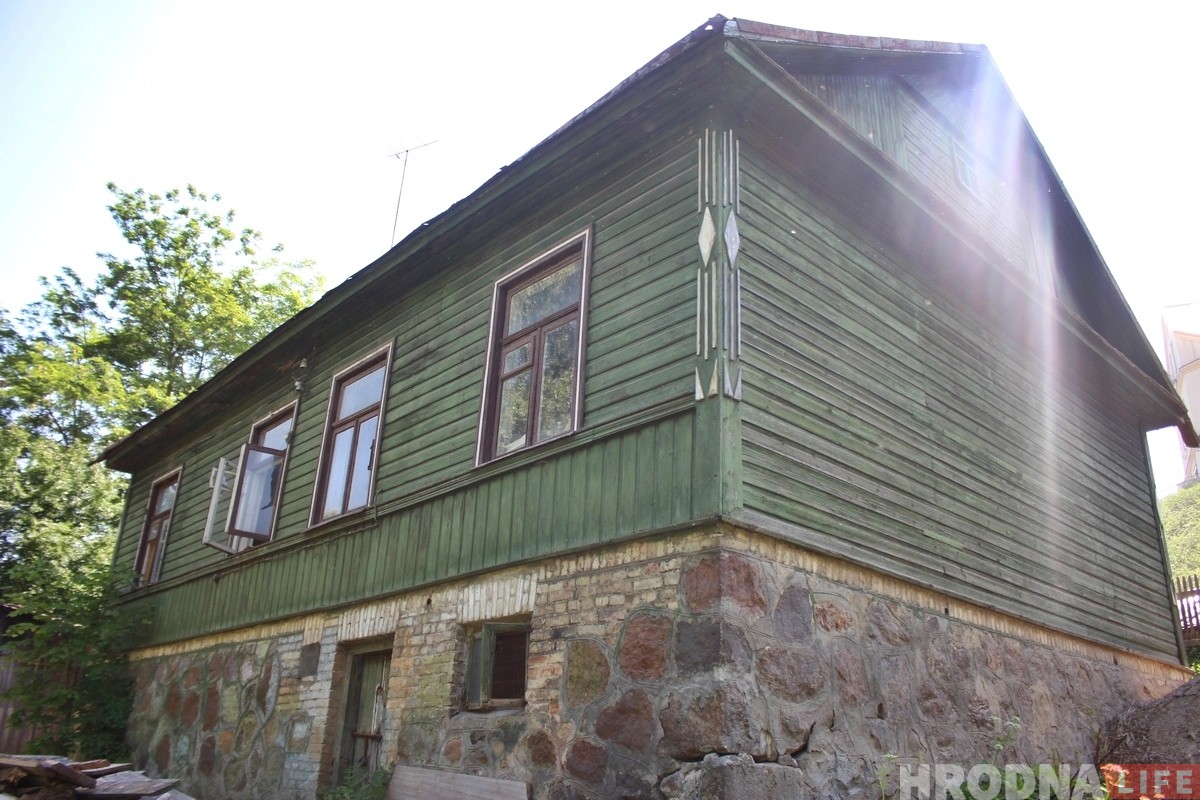 «Захаваць асколак старой культуры». Гродзенец купіў 90-гадовы драўляны дом, каб аднавіць і жыць у ім