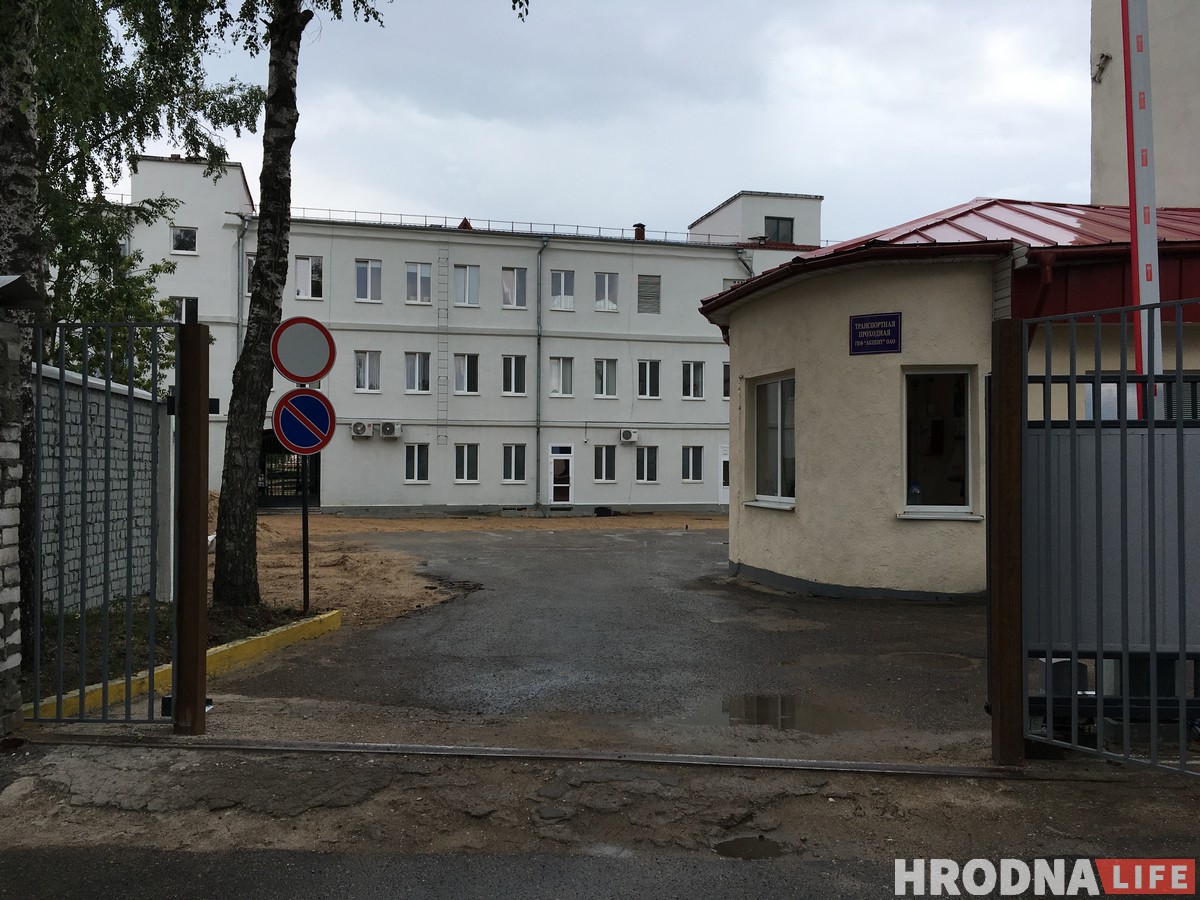 Таксісты і не толькі. Чаму па пешаходнай Маставой усё часцей ездзяць на аўто? Таксісты і не толькі. Чаму па пешаходнай Маставой усё часцей ездзяць на аўто?