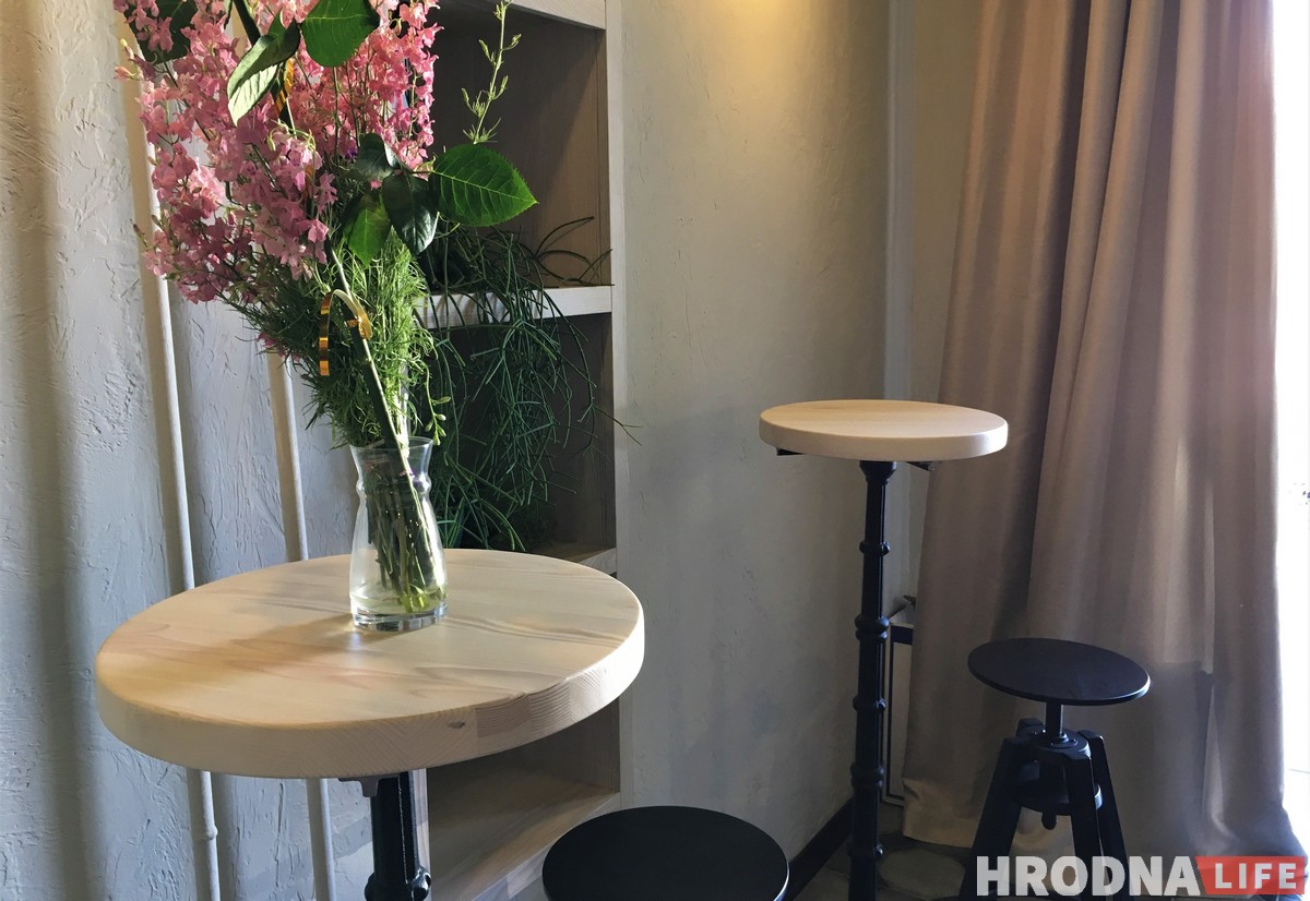 Венскія вафлі, хатняе марожанае і дабрачыннасць па аўторках. На Вялікай Траецкай адкрылася новая кавярня Венскія вафлі, хатняе марожанае і дабрачыннасць па аўторках. На Вялікай Траецкай адкрылася новая кавярня