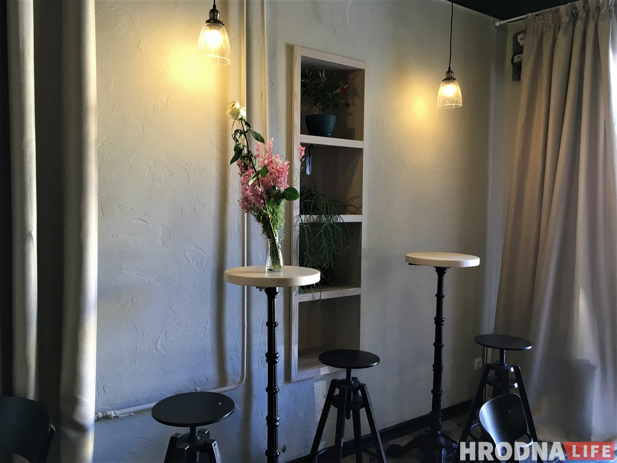 Венскія вафлі, хатняе марожанае і дабрачыннасць па аўторках. На Вялікай Траецкай адкрылася новая кавярня Венскія вафлі, хатняе марожанае і дабрачыннасць па аўторках. На Вялікай Траецкай адкрылася новая кавярня