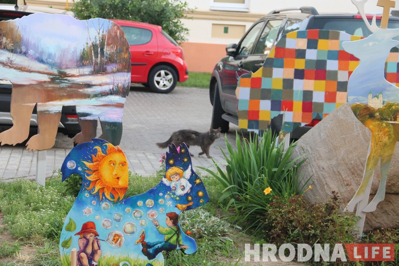 Святы Губерт сабраў сяброў і незвычайных звяроў у дворыку на Кірава Святы Губерт сабраў сяброў і незвычайных звяроў у дворыку на Кірава