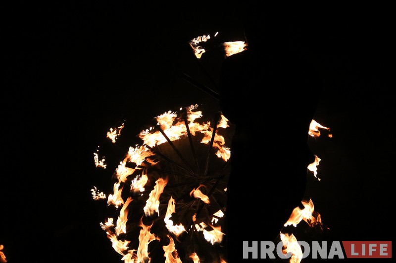 Фэст "Мяжа" закончылі музыкай і фаер-шоў Фэст "Мяжа" закончылі музыкай і фаер-шоў