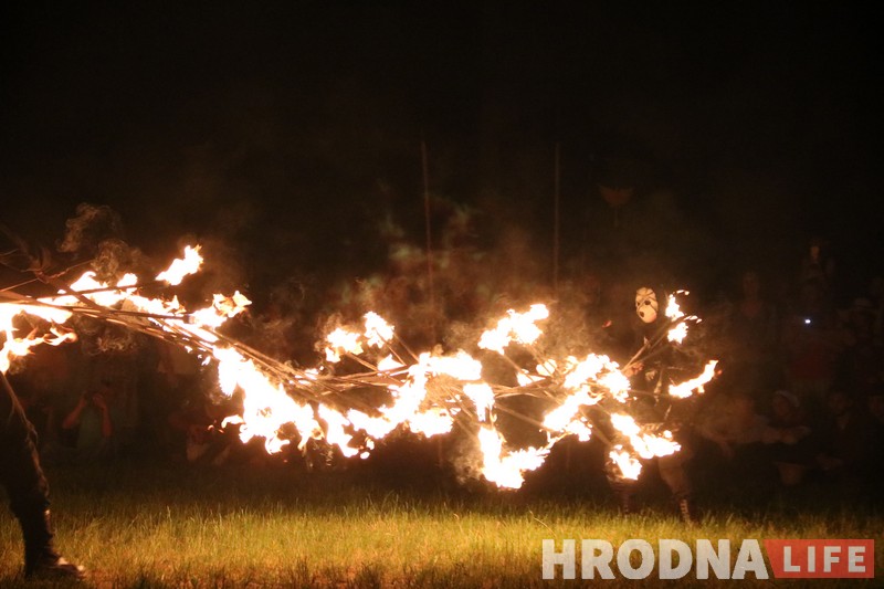 Фэст "Мяжа" закончылі музыкай і фаер-шоў Фэст "Мяжа" закончылі музыкай і фаер-шоў