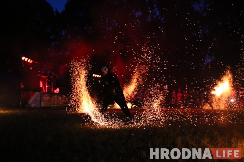 Фэст "Мяжа" закончылі музыкай і фаер-шоў Фэст "Мяжа" закончылі музыкай і фаер-шоў