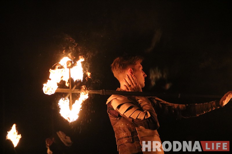 Фэст "Мяжа" закончылі музыкай і фаер-шоў Фэст "Мяжа" закончылі музыкай і фаер-шоў