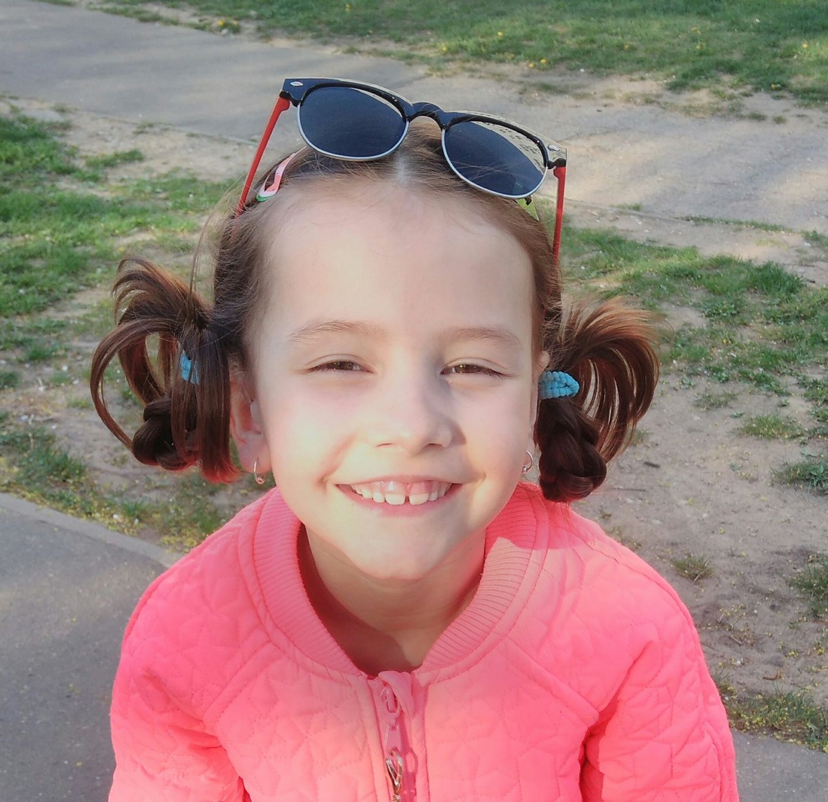 "Я очень хочу второе ушко и слышать, как все". Нужна помощь семилетней Алене Власенко