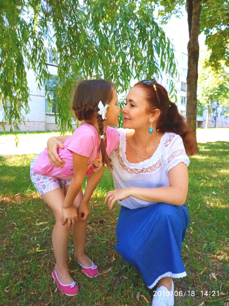 "Я очень хочу второе ушко и слышать, как все". Нужна помощь семилетней Алене Власенко