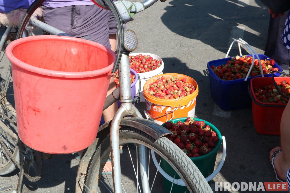 Гарачая клубнічка і чорная пятніца. Колькі насамрэч каштуе беларуская ягада