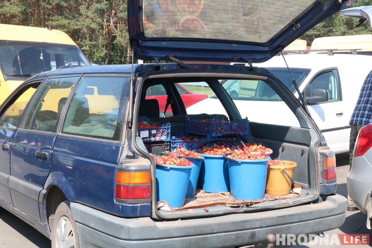 Гарачая клубнічка і чорная пятніца. Колькі насамрэч каштуе беларуская ягада