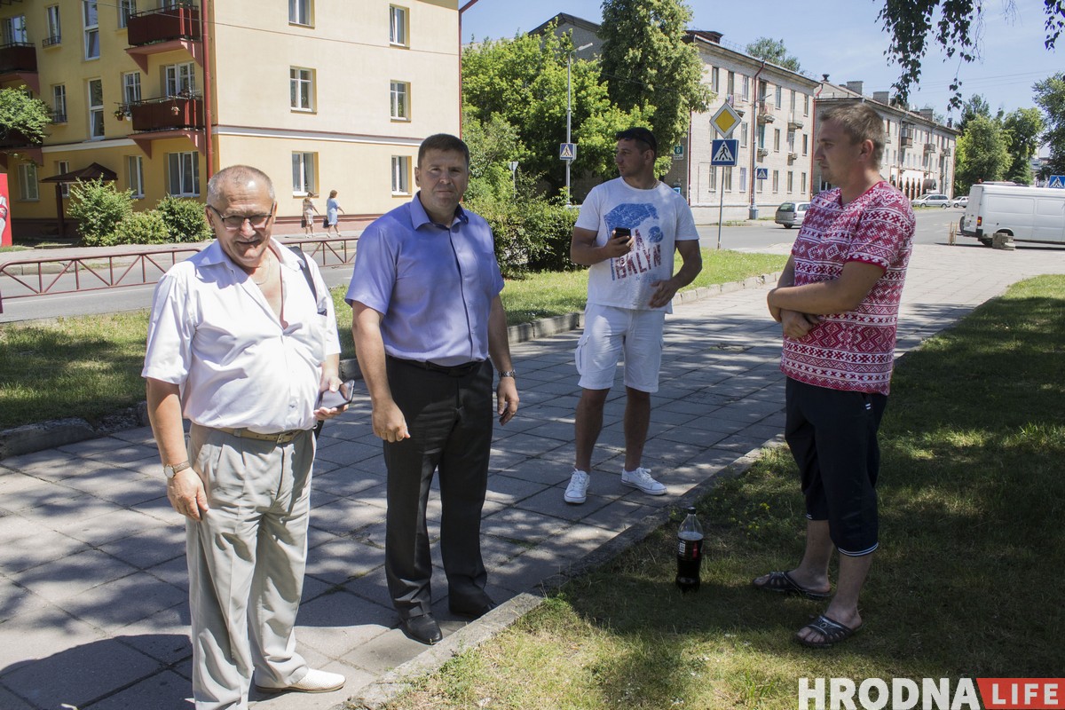 Гродненец поставил палатку перед администрацией района и собрался там жить. Ему предложили другое жилье