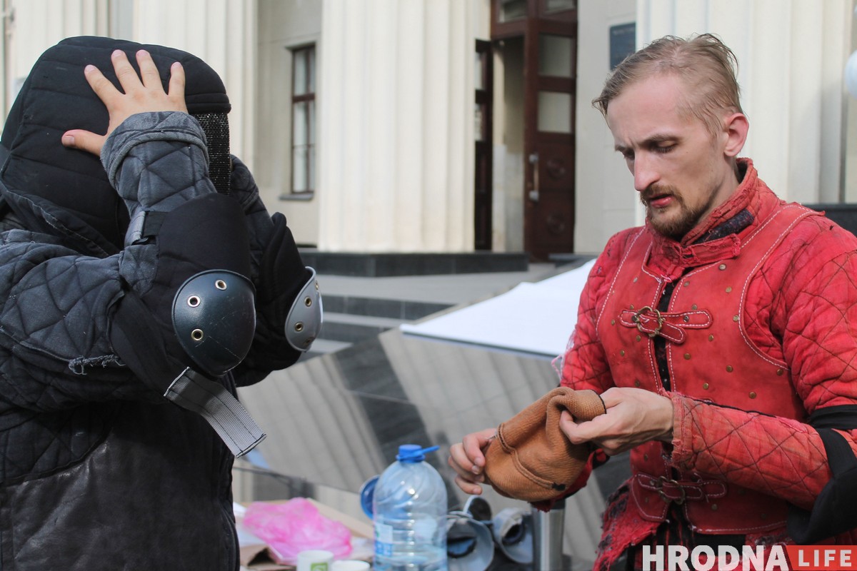 У Гродне прэзентавалі рух HEMA, які хочуць зрабіць алімпійскім відам спорту У Гродне прэзентавалі рух HEMA, які хочуць зрабіць алімпійскім відам спорту