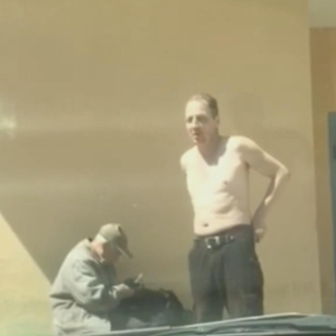 У Гродне мужчына разбіў бампер чужой машыны на вачах уласніка. Яго шукаюць У Гродне мужчына разбіў бампер чужой машыны на вачах уласніка. Яго шукаюць