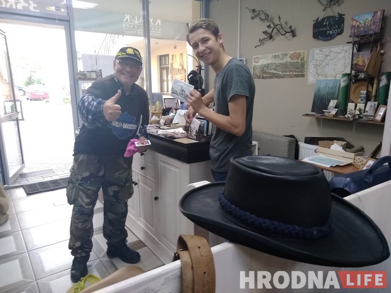 Не чуе, але кіруе байкам. 78-гадовы мотападарожнік ездзіць па свеце, каб патрапіць у Кнігу рэкордаў Гінеса