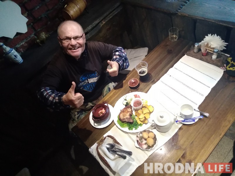 Не чуе, але кіруе байкам. 78-гадовы мотападарожнік ездзіць па свеце, каб патрапіць у Кнігу рэкордаў Гінеса