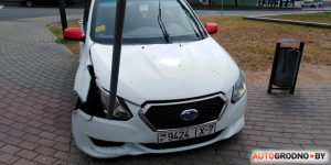 У Слонімскім раёне палілі покрыўкі въехал в столб