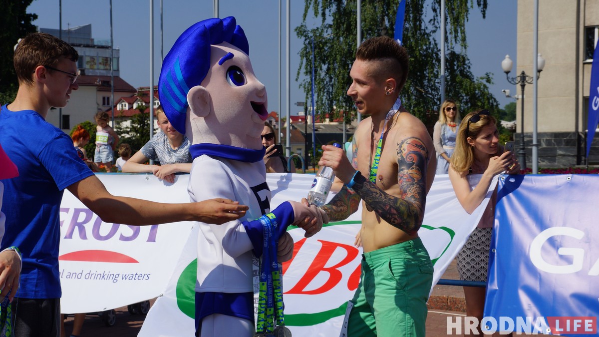 Трэцяя "Гарадзенская вандроўка” прайшла па вуліцах Гродна (ШУКАЙЦЕ СЯБЕ) Трэцяя "Гарадзенская вандроўка” прайшла па вуліцах Гродна (ШУКАЙЦЕ СЯБЕ)