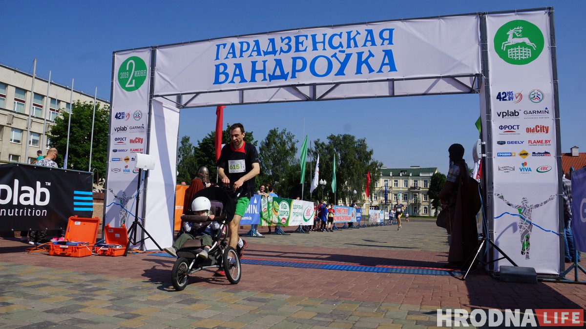 Трэцяя "Гарадзенская вандроўка” прайшла па вуліцах Гродна (ШУКАЙЦЕ СЯБЕ) Трэцяя "Гарадзенская вандроўка” прайшла па вуліцах Гродна (ШУКАЙЦЕ СЯБЕ)