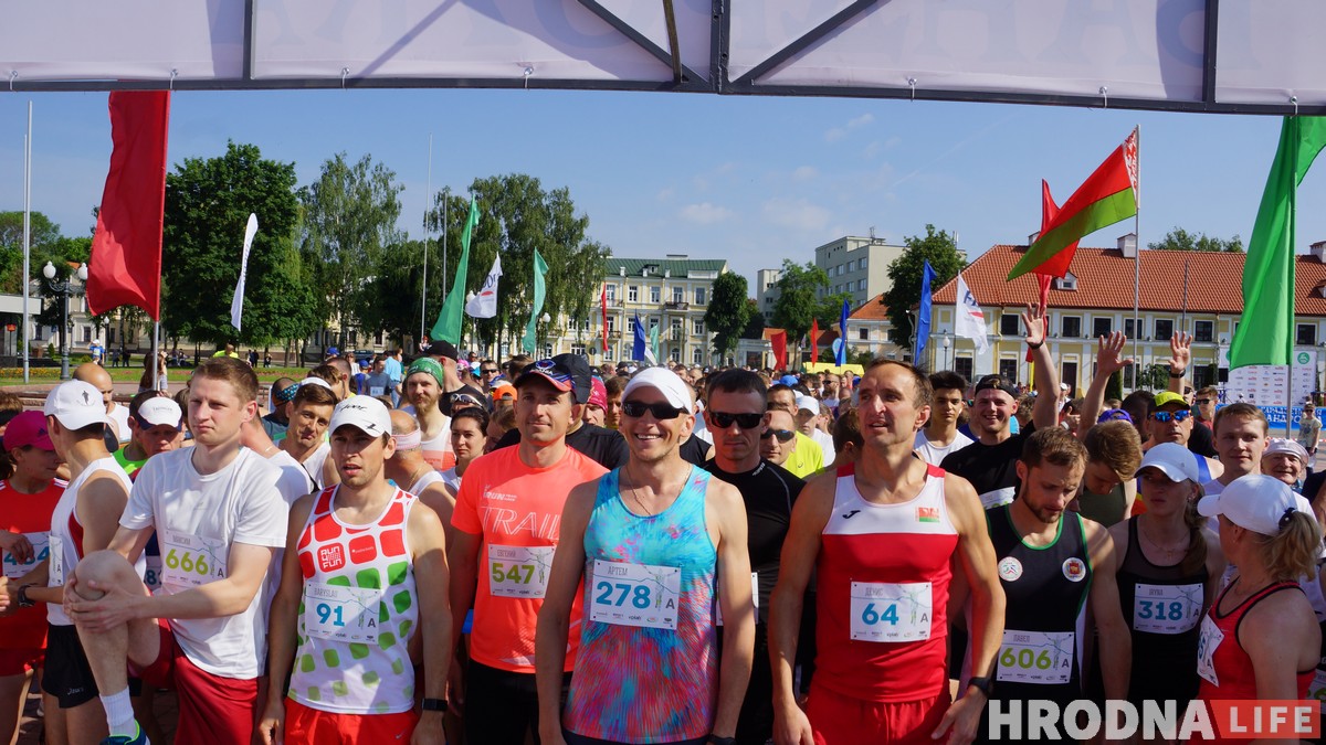 Трэцяя "Гарадзенская вандроўка” прайшла па вуліцах Гродна (ШУКАЙЦЕ СЯБЕ) Трэцяя "Гарадзенская вандроўка” прайшла па вуліцах Гродна (ШУКАЙЦЕ СЯБЕ)