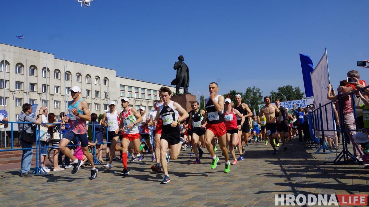 Трэцяя "Гарадзенская вандроўка” прайшла па вуліцах Гродна (ШУКАЙЦЕ СЯБЕ) Трэцяя "Гарадзенская вандроўка” прайшла па вуліцах Гродна (ШУКАЙЦЕ СЯБЕ)