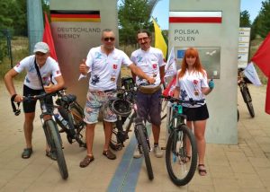 "У вас вельмі дарагі хлеб". Казахскі велападарожнік наведаў Гродна