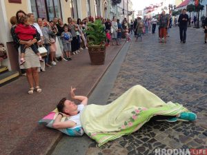 «Цяжка было расставацца». Парася Фунцік і вулічны музыкант скончылі выступаць у Гродне «Цяжка было расставацца». Парася Фунцік і вулічны музыкант скончылі выступаць у Гродне