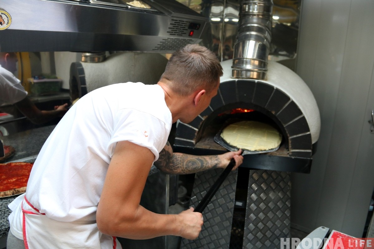 У гродзенскім Pizzatruck зрабілі піцу з партрэтам гангстара Мэера Ланскага