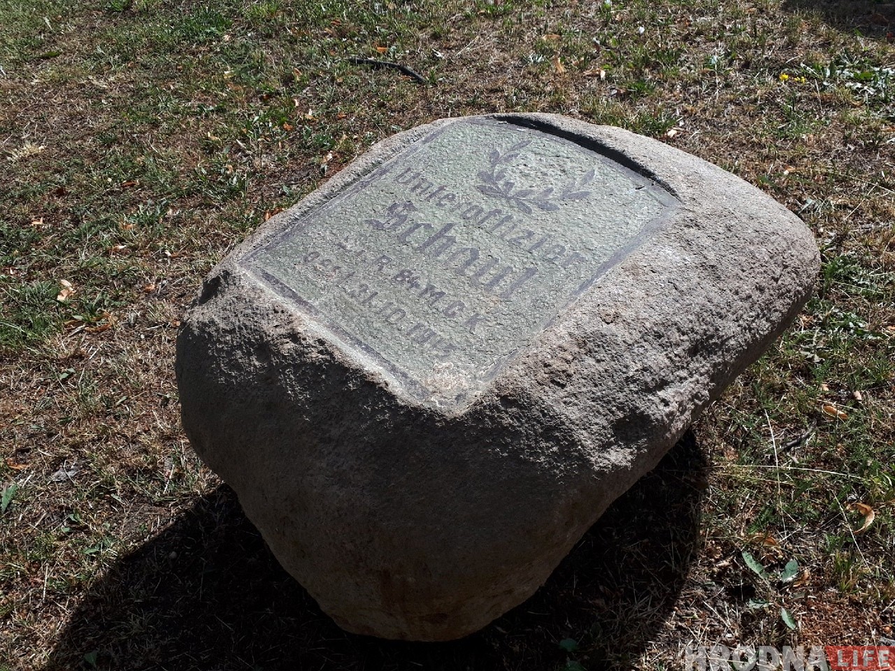 Камень з магілы нямецкага салдата, які знайшлі на Нёмане, перавезлі на вайсковыя могілкі