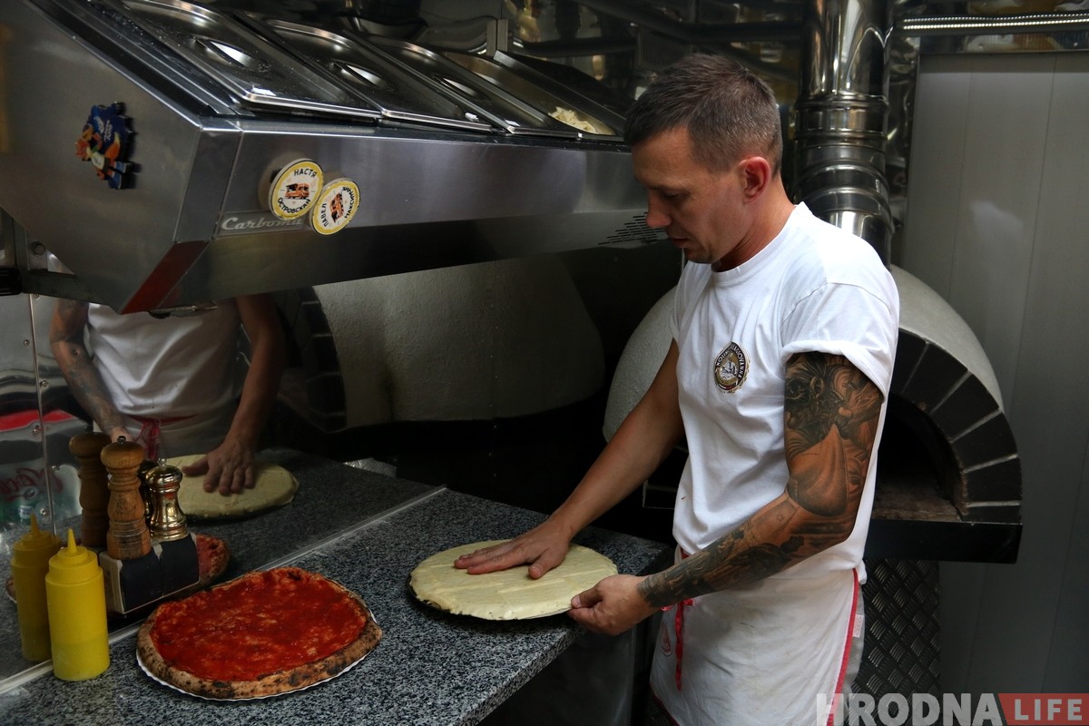 У гродзенскім Pizzatruck зрабілі піцу з партрэтам гангстара Мэера Ланскага