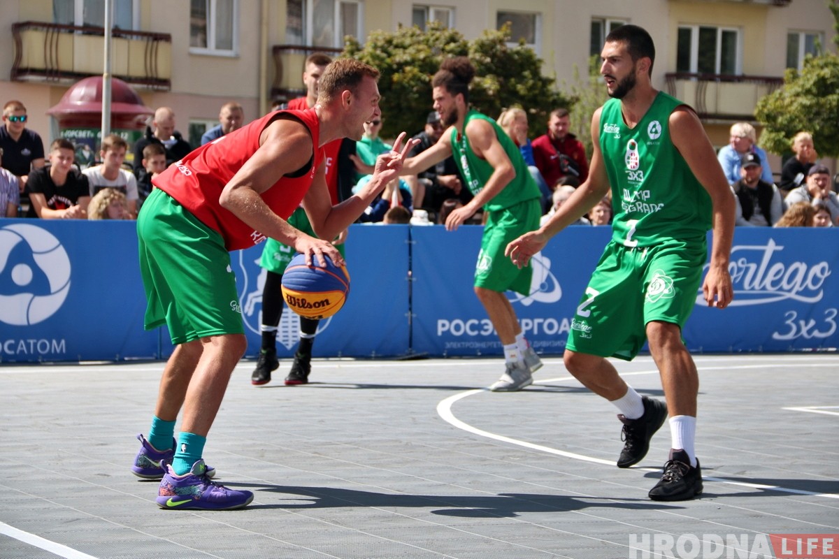 Паглядзець вулічны баскетбол у цэнтры Гродна прыйшлі сотні гледачоў