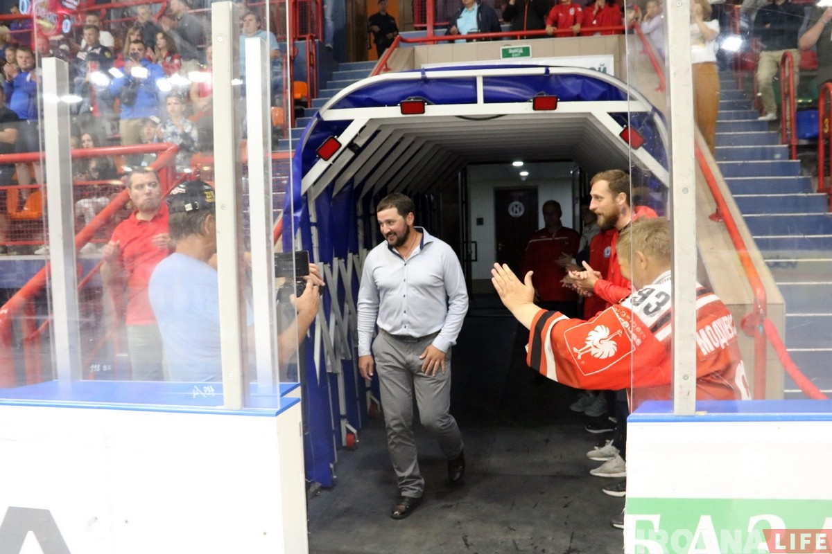 Світар пад скляпенні арэны, а нумар выключаць з абарачэння: у Гродне падзякавалі Андрэю Коршунаву за кар'еру