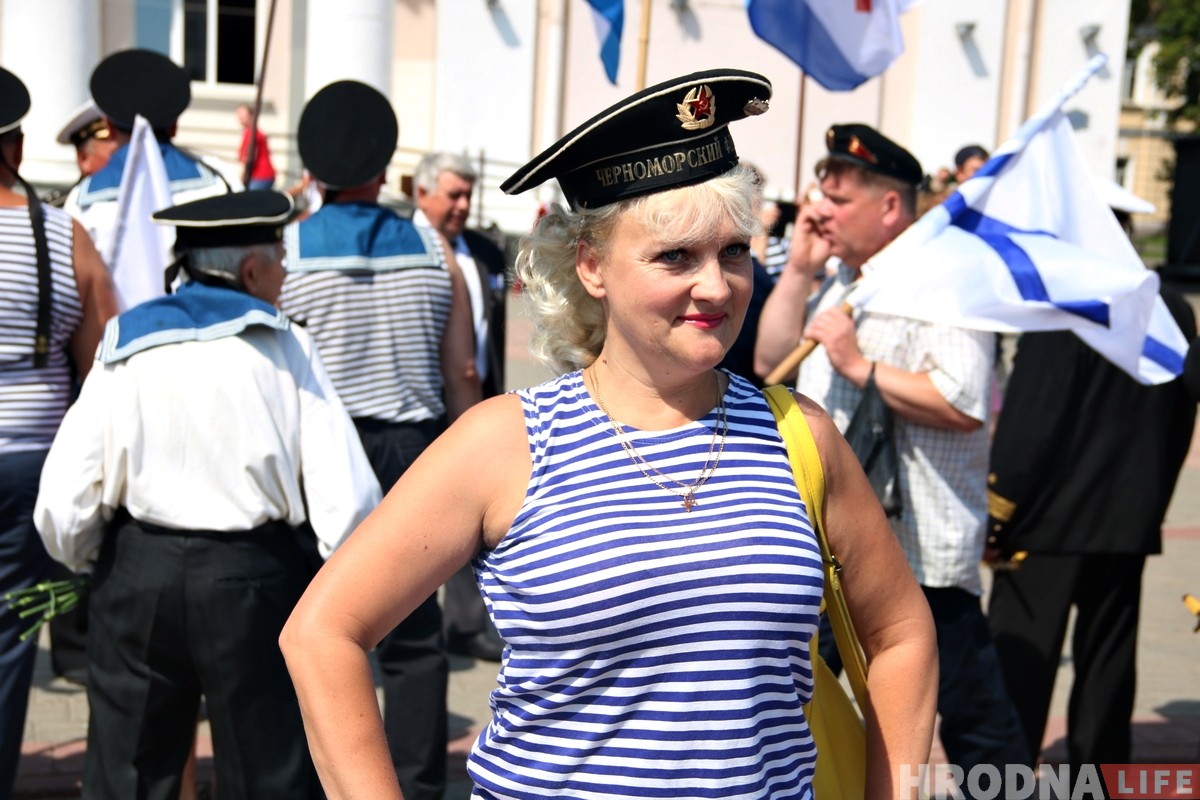 У цэнтры Гродна сабраліся савецкія маракі каб адзначыць прафесійнае свята