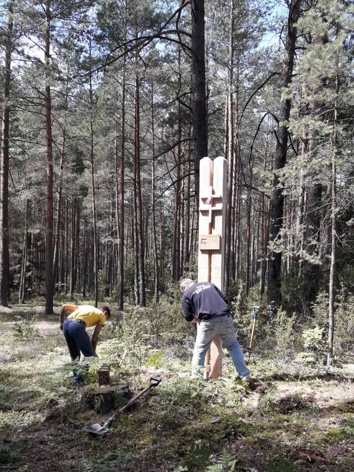 Гродзенскія актывісты ставяць на месцах баёў паўстанцаў-"каліноўцаў" памятныя знакі Гродзенскія актывісты ставяць на месцах баёў паўстанцаў-"каліноўцаў" памятныя знакі