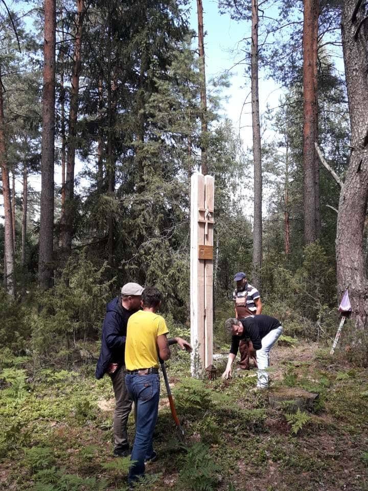 Гродзенскія актывісты ставяць на месцах баёў паўстанцаў-"каліноўцаў" памятныя знакі Гродзенскія актывісты ставяць на месцах баёў паўстанцаў-"каліноўцаў" памятныя знакі