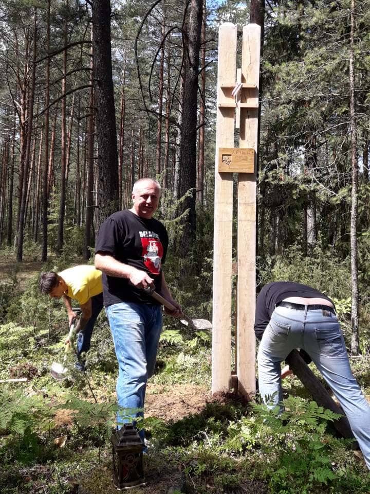 Гродзенскія актывісты ставяць на месцах баёў паўстанцаў-"каліноўцаў" памятныя знакі Гродзенскія актывісты ставяць на месцах баёў паўстанцаў-"каліноўцаў" памятныя знакі
