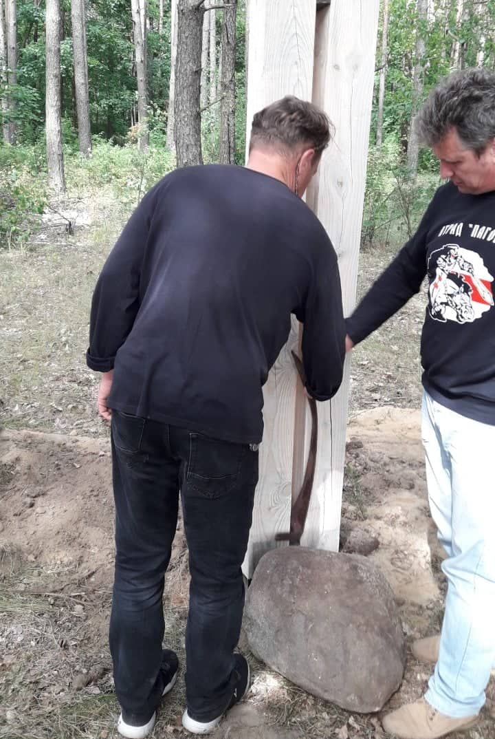Гродзенскія актывісты ставяць на месцах баёў паўстанцаў-"каліноўцаў" памятныя знакі Гродзенскія актывісты ставяць на месцах баёў паўстанцаў-"каліноўцаў" памятныя знакі