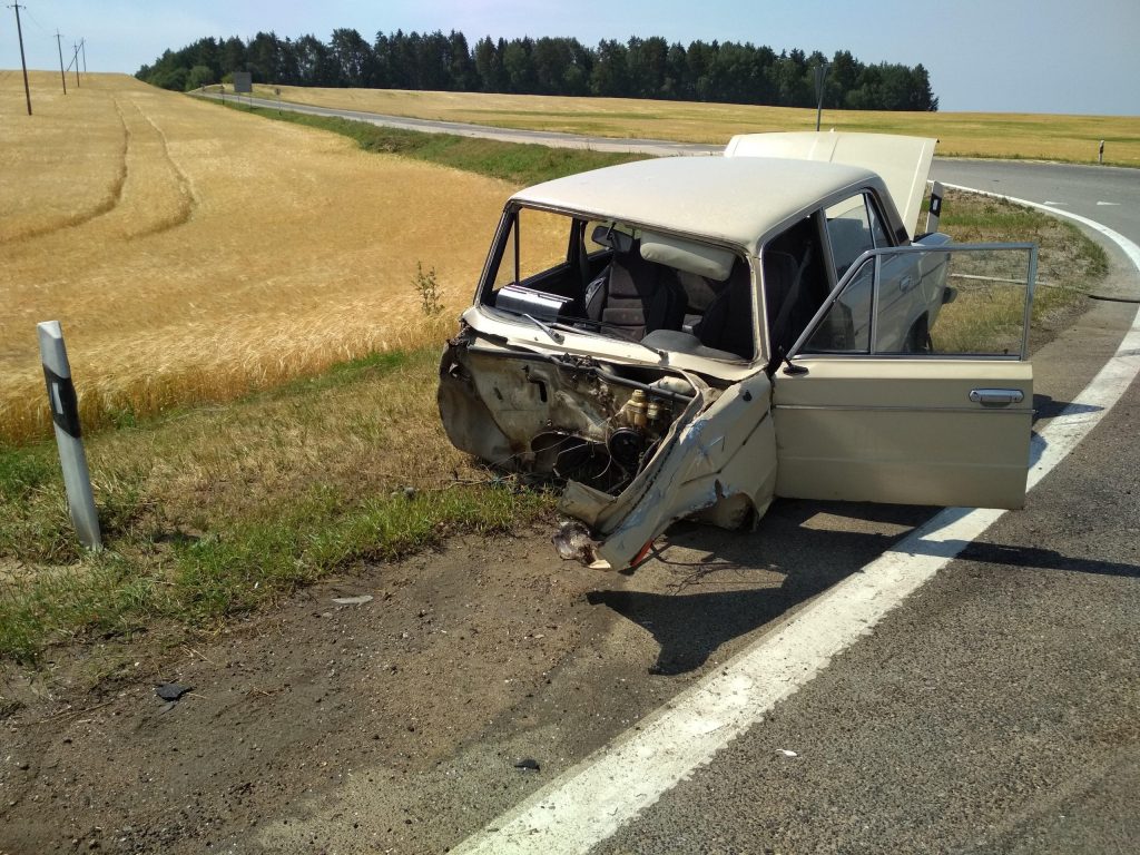 Пад Гродна сутыкнуліся "Жыгулі" і "Шкода". Кіроўца ў рэанімацыі