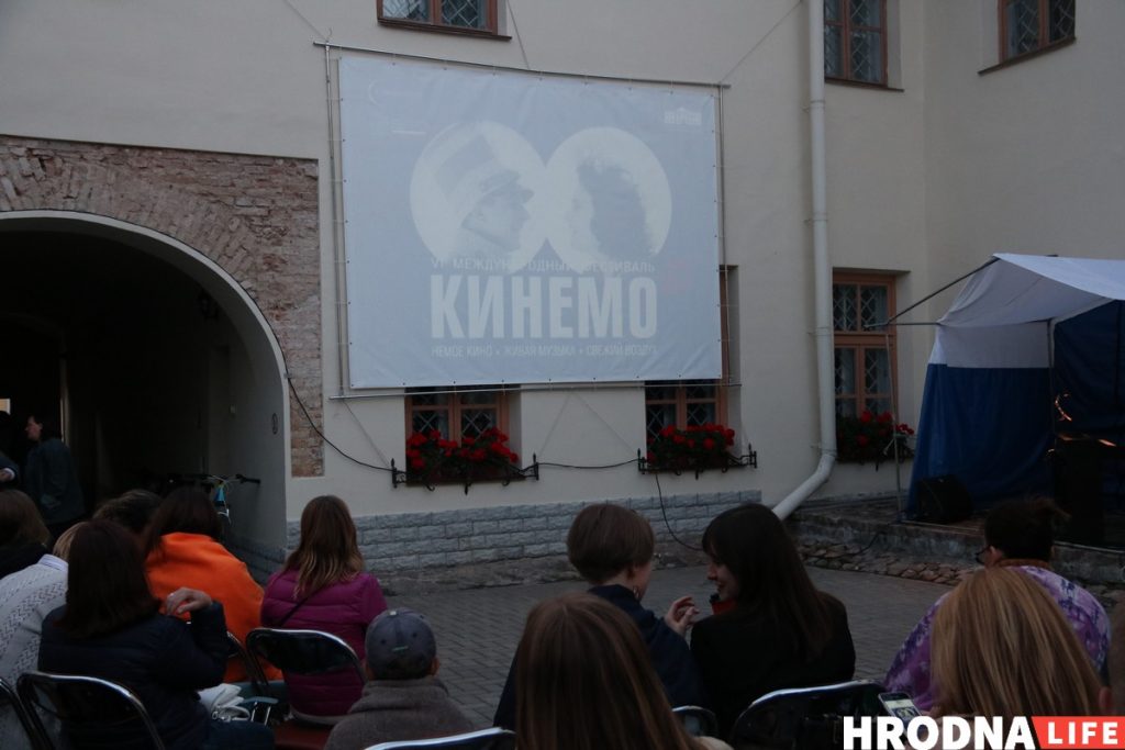 Бярыце пледы. У Гродне праходзіць "Кінемо" - фестываль нямога кіно пад жывую музыку