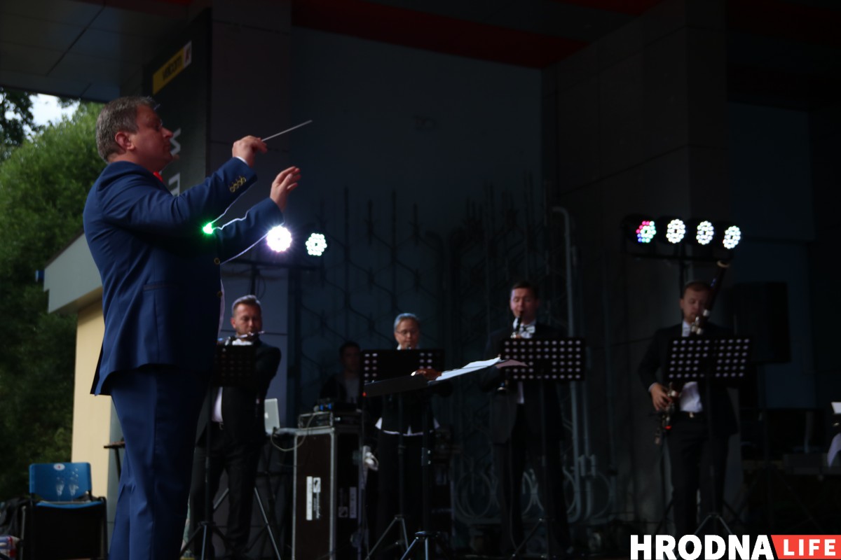 Застрэліць качку на вячэру і станцаваць вальс. У парку Жылібера гралі Штрауса для ўсіх Застрэліць качку на вячэру і станцаваць вальс. У парку Жылібера гралі Штрауса для ўсіх