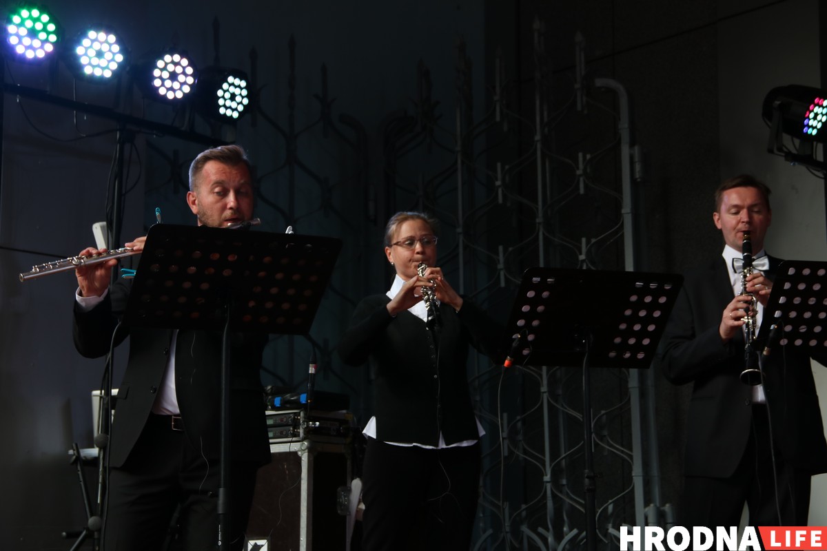 Застрэліць качку на вячэру і станцаваць вальс. У парку Жылібера гралі Штрауса для ўсіх Застрэліць качку на вячэру і станцаваць вальс. У парку Жылібера гралі Штрауса для ўсіх