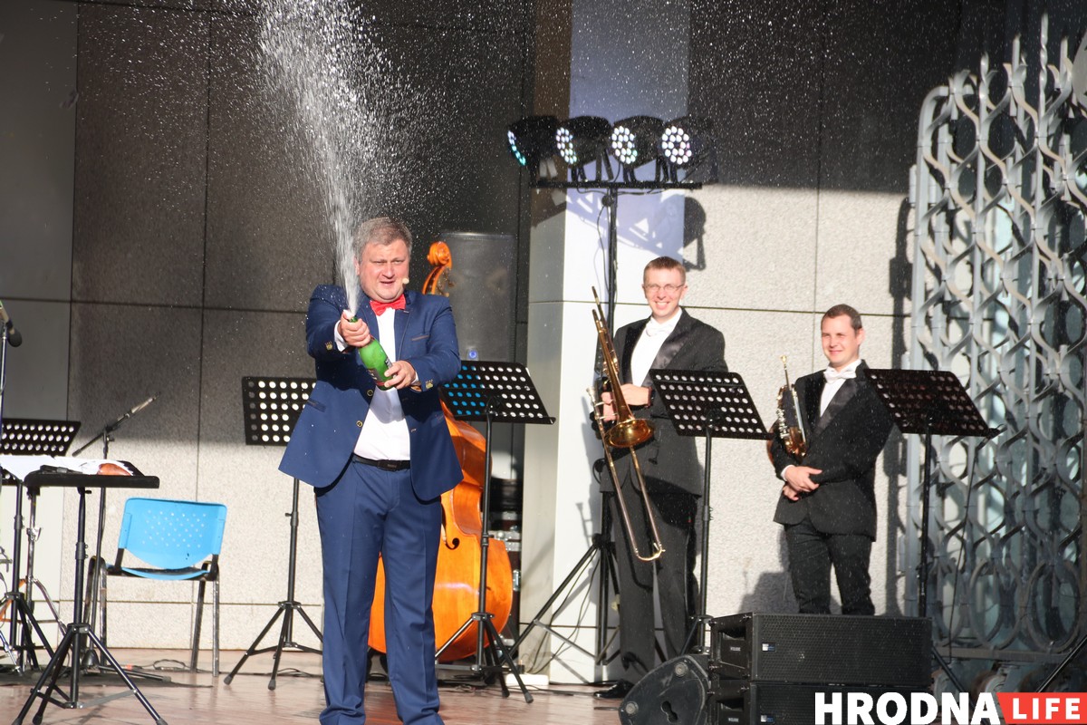 Застрэліць качку на вячэру і станцаваць вальс. У парку Жылібера гралі Штрауса для ўсіх Застрэліць качку на вячэру і станцаваць вальс. У парку Жылібера гралі Штрауса для ўсіх