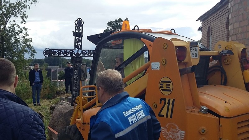 Другі дзень раскопак магілы Віктара Каліноўскага ў Свіслачы. Фота