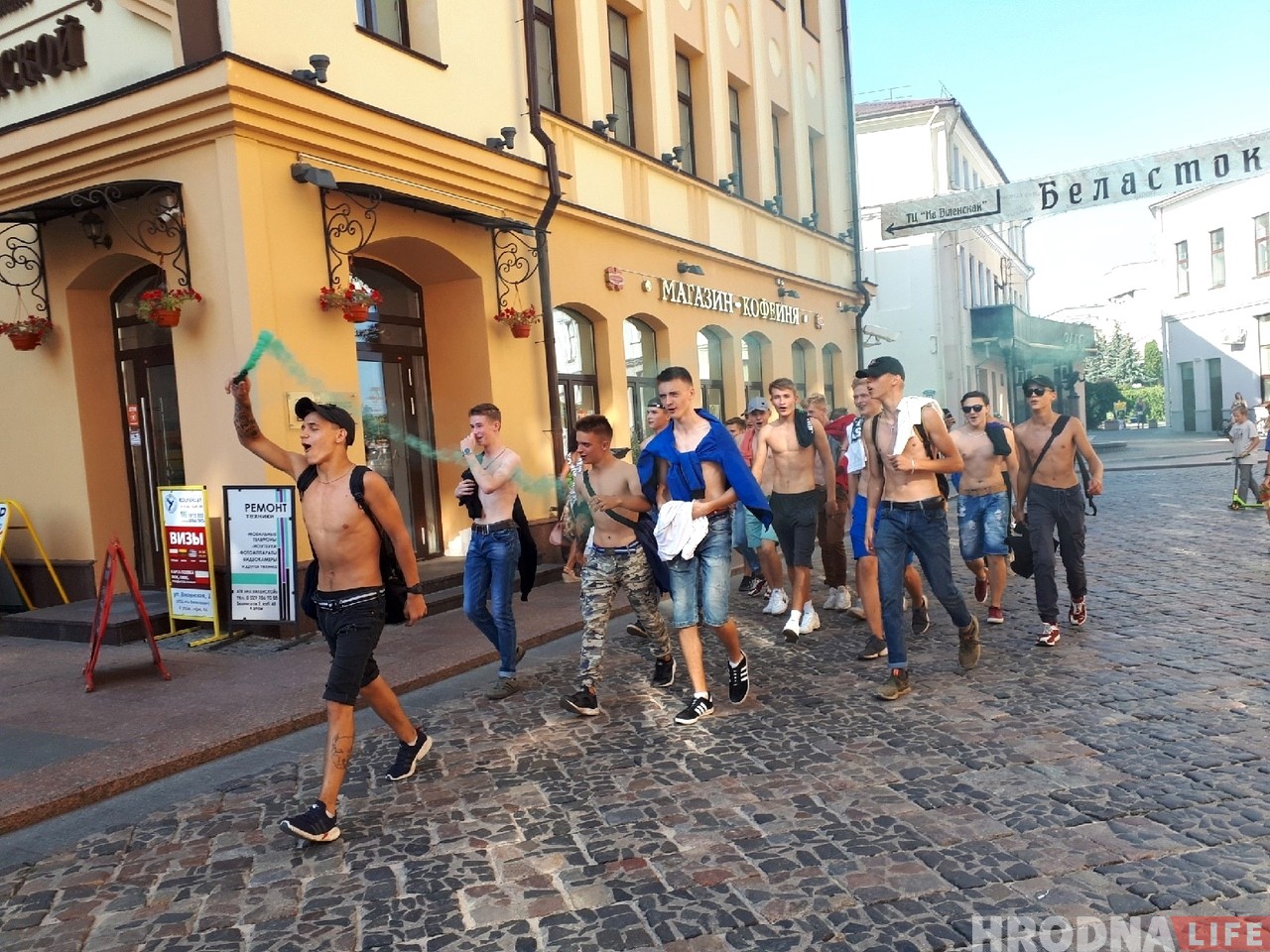 Марш Каржа: гродзенцы прайшліся па Савецкай з песнямі і фаерамі