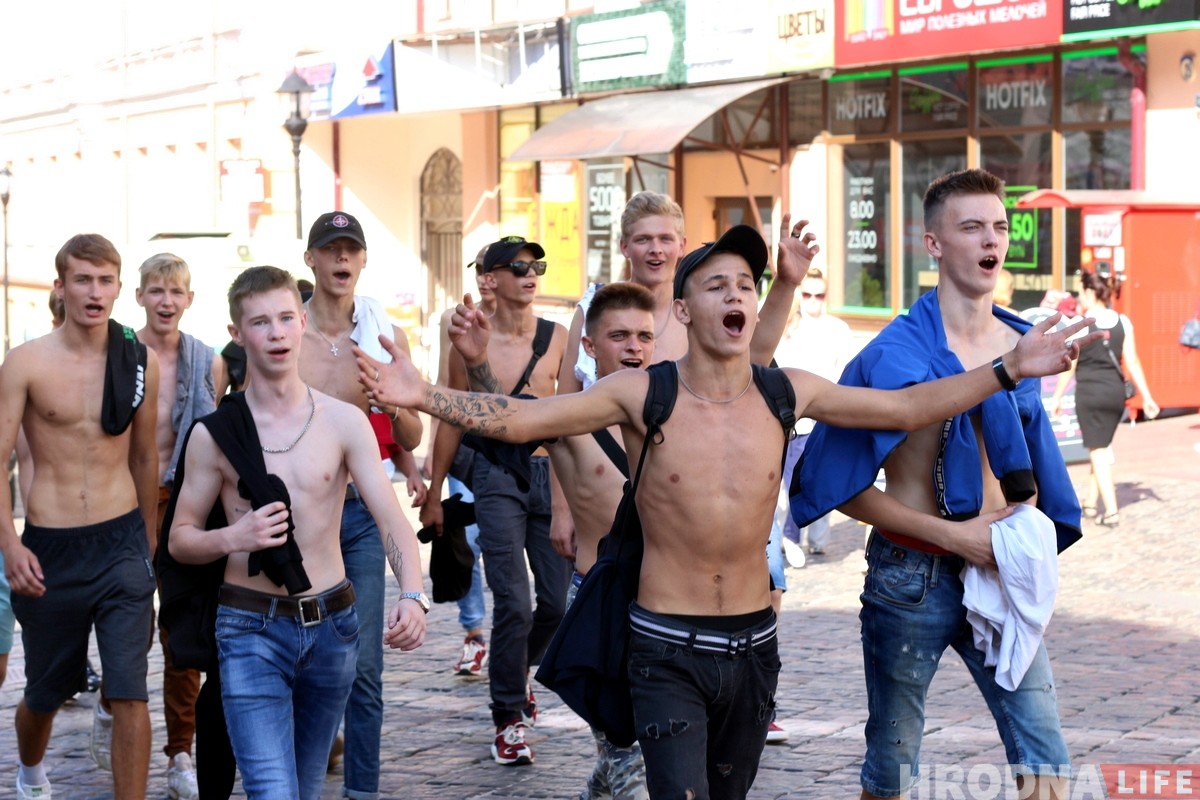 Марш Каржа: гродзенцы прайшліся па Савецкай з песнямі і фаерамі